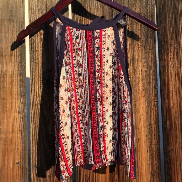 Timing Tops - 🌷FLORAL HALTER TOP🌷